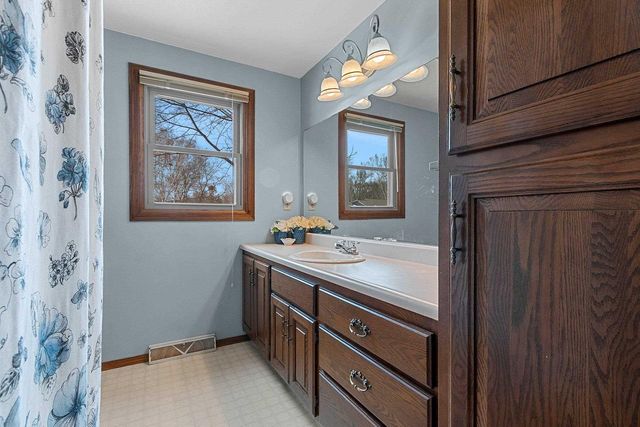 1327 SANDSTONE PLACE, Green Bay, WI 54313