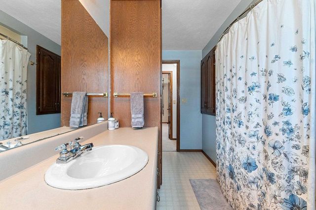 1327 SANDSTONE PLACE, Green Bay, WI 54313