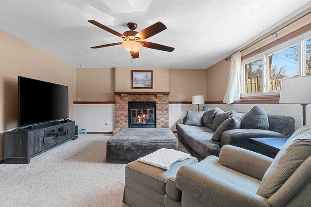 1327 SANDSTONE PLACE, Green Bay, WI 54313