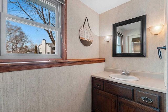 1327 SANDSTONE PLACE, Green Bay, WI 54313