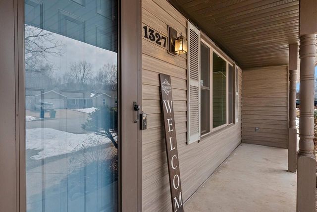 1327 SANDSTONE PLACE, Green Bay, WI 54313