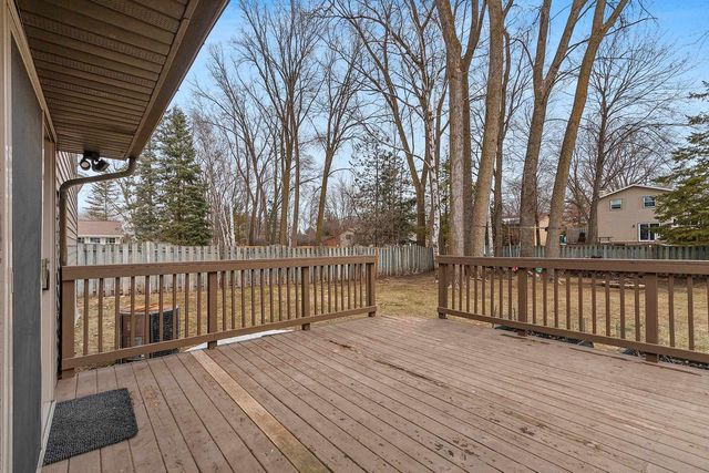 1327 SANDSTONE PLACE, Green Bay, WI 54313