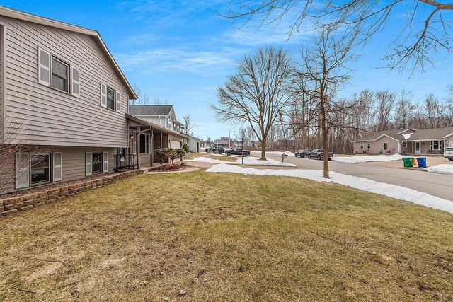 1327 SANDSTONE PLACE, Green Bay, WI 54313