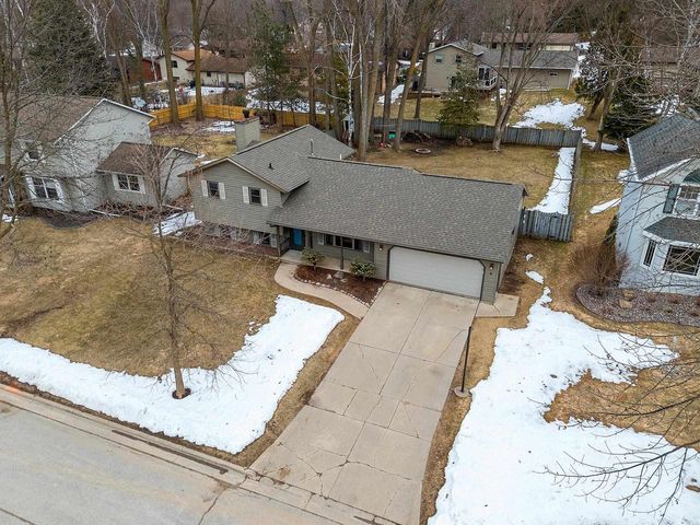 1327 SANDSTONE PLACE, Green Bay, WI 54313