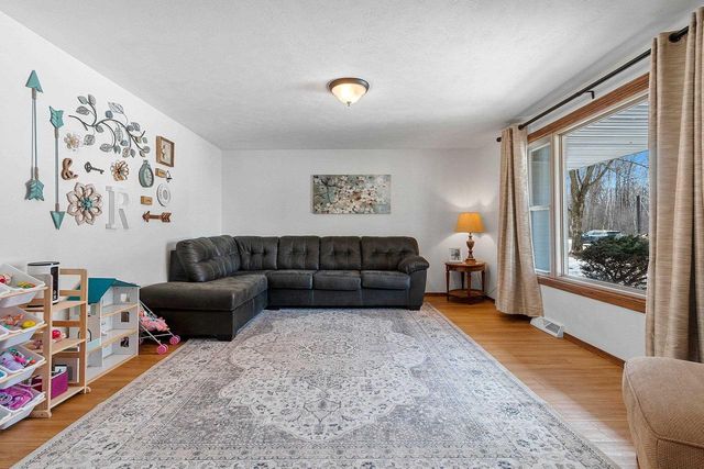 1327 SANDSTONE PLACE, Green Bay, WI 54313