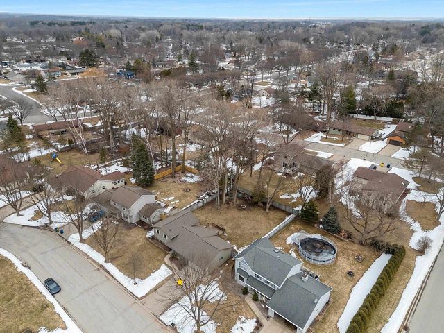 1327 SANDSTONE PLACE, Green Bay, WI 54313