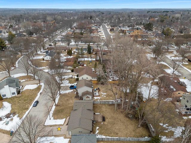 1327 SANDSTONE PLACE, Green Bay, WI 54313