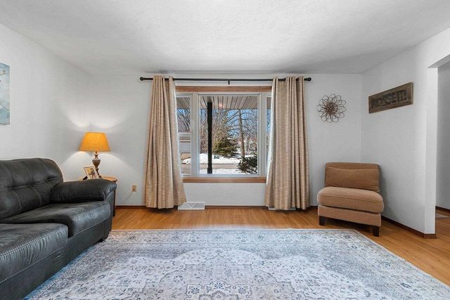 1327 SANDSTONE PLACE, Green Bay, WI 54313