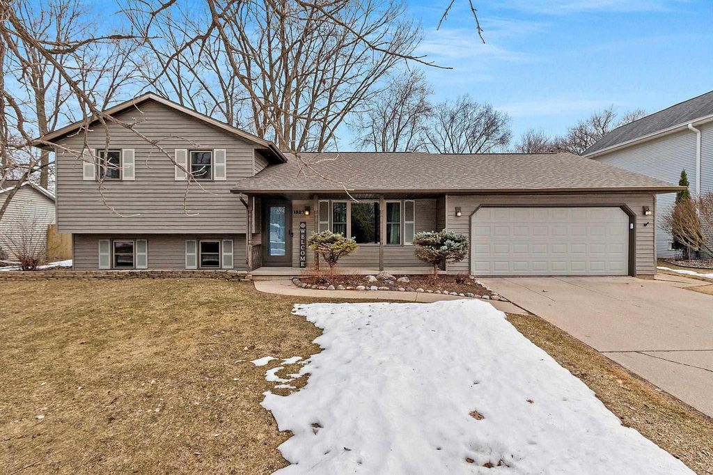 1327 SANDSTONE PLACE, Green Bay, WI 54313