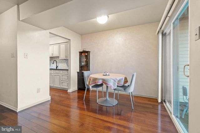 2 WOODLAKE DR, Marlton, NJ 08053