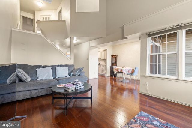 2 WOODLAKE DR, Marlton, NJ 08053