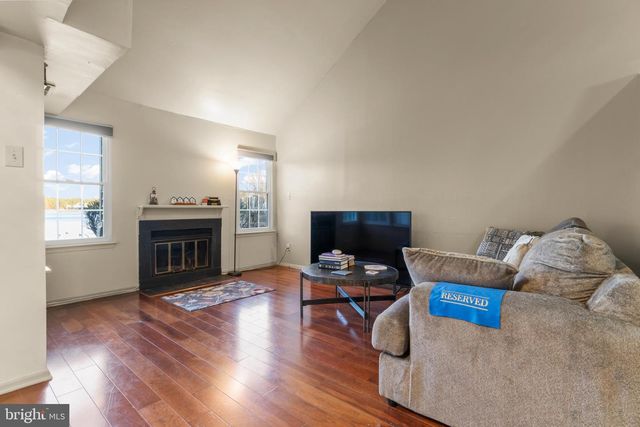 2 WOODLAKE DR, Marlton, NJ 08053