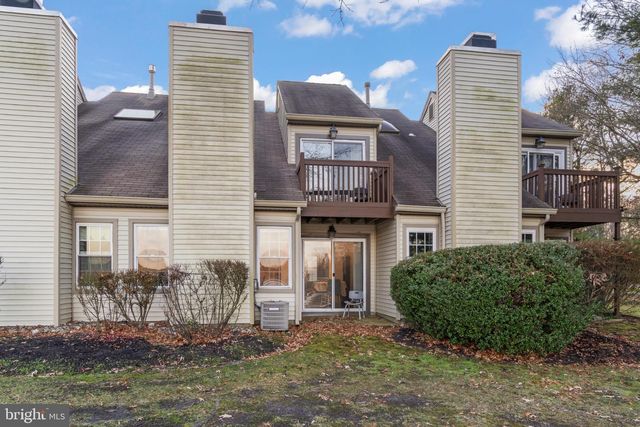 2 WOODLAKE DR, Marlton, NJ 08053