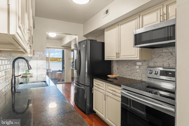 2 WOODLAKE DR, Marlton, NJ 08053