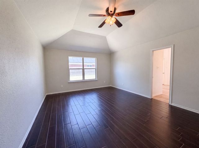 825 Adams Drive, Burleson, TX 76028