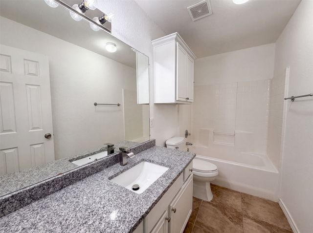 825 Adams Drive, Burleson, TX 76028