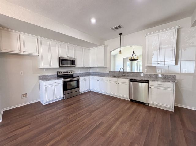 825 Adams Drive, Burleson, TX 76028