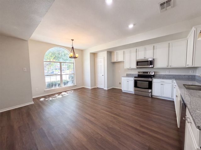 825 Adams Drive, Burleson, TX 76028