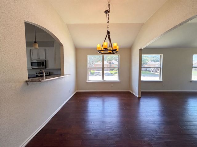 825 Adams Drive, Burleson, TX 76028