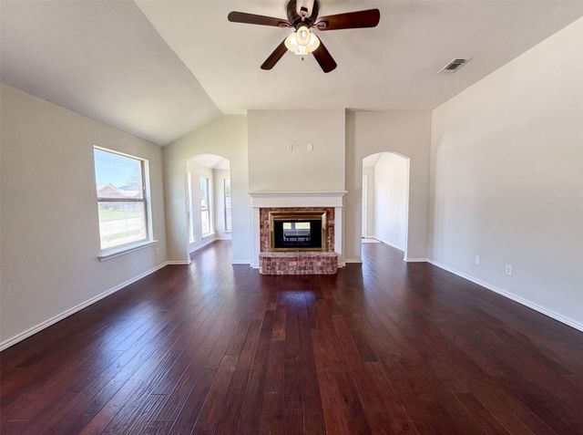 825 Adams Drive, Burleson, TX 76028