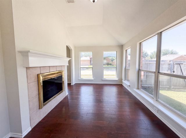 825 Adams Drive, Burleson, TX 76028