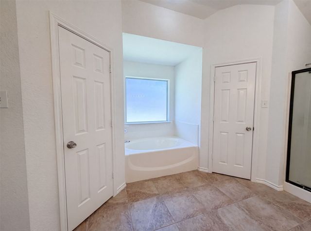 825 Adams Drive, Burleson, TX 76028