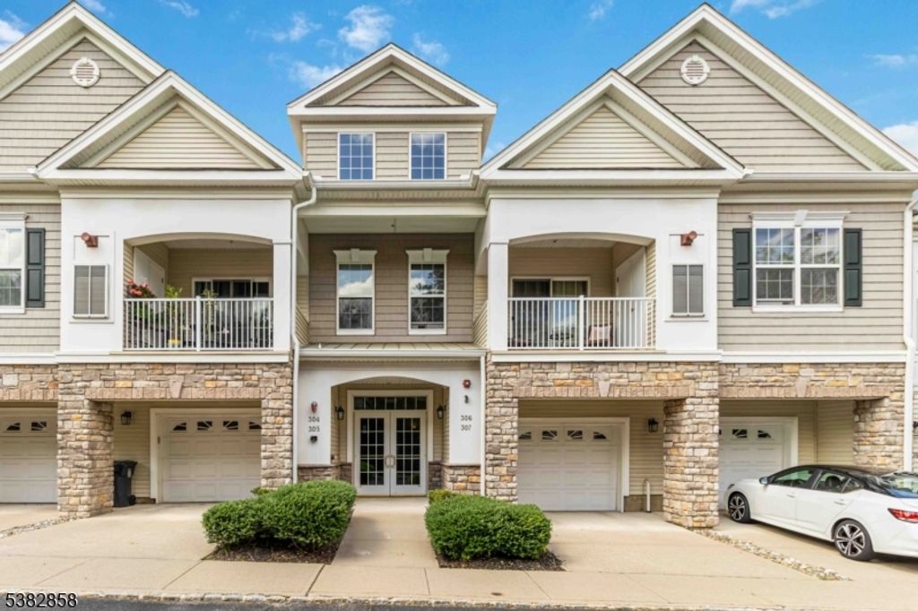 306 Brook Hollow Dr, Hanover Twp., NJ 07981