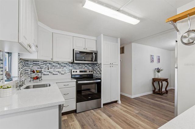 7186 MOUNT ARLINGTON DRIVE NE 421, St Petersburg, FL 33702