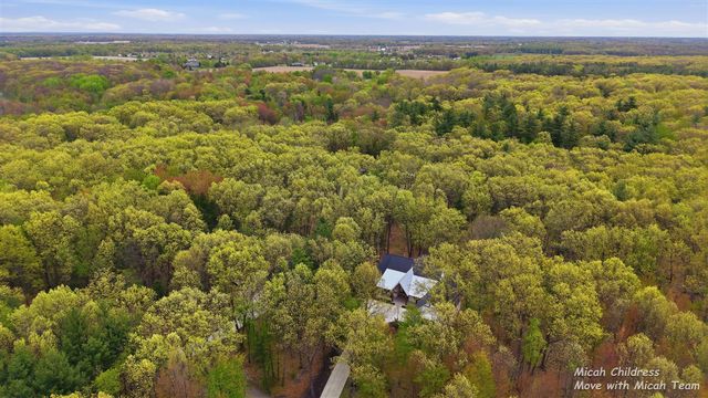 8266 Squires Street, Rockford, MI 49341