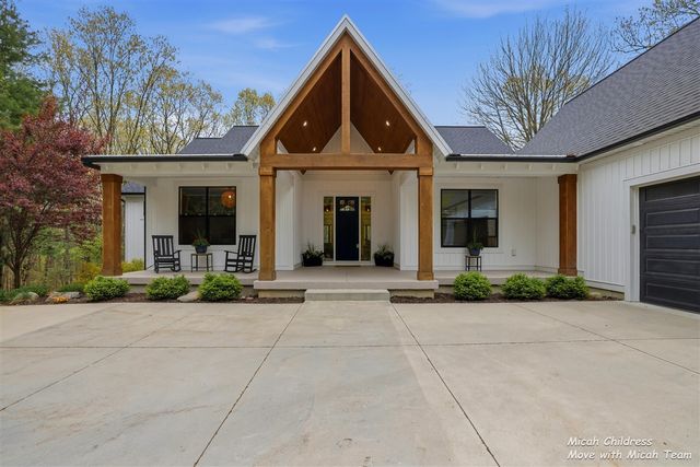 8266 Squires Street, Rockford, MI 49341