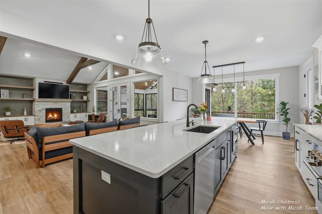 8266 Squires Street, Rockford, MI 49341