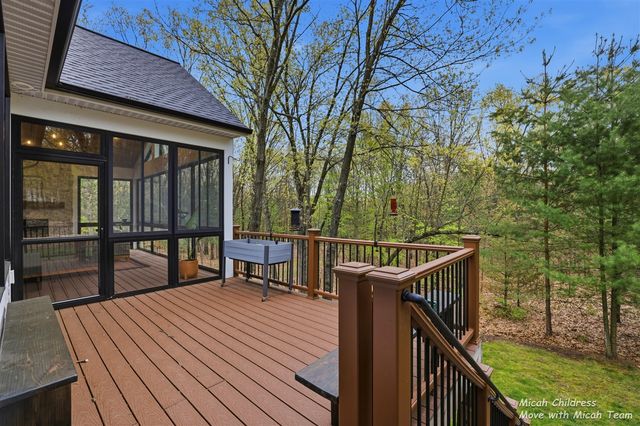 8266 Squires Street, Rockford, MI 49341