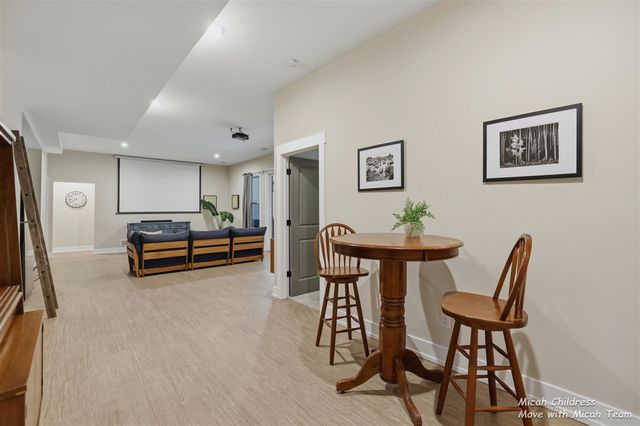 8266 Squires Street, Rockford, MI 49341
