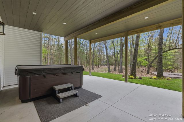 8266 Squires Street, Rockford, MI 49341