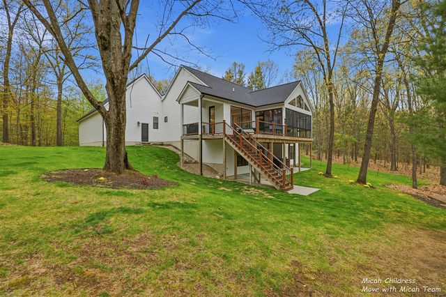 8266 Squires Street, Rockford, MI 49341