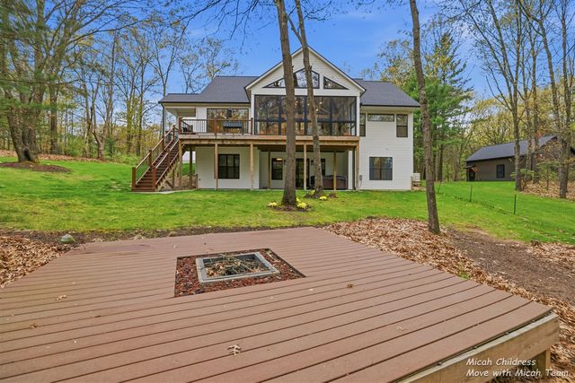 8266 Squires Street, Rockford, MI 49341