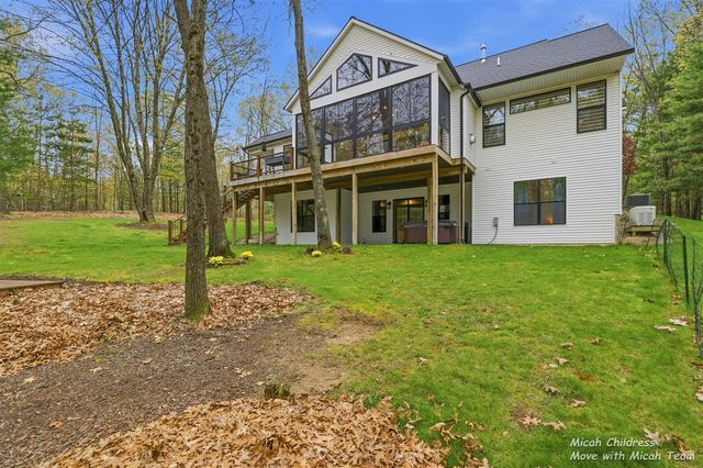 8266 Squires Street, Rockford, MI 49341