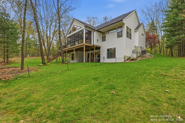 8266 Squires Street, Rockford, MI 49341
