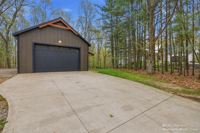 8266 Squires Street, Rockford, MI 49341