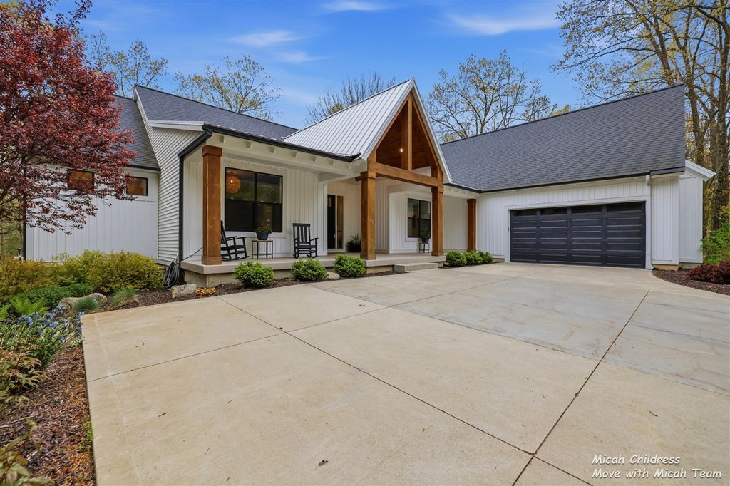 8266 Squires Street, Rockford, MI 49341