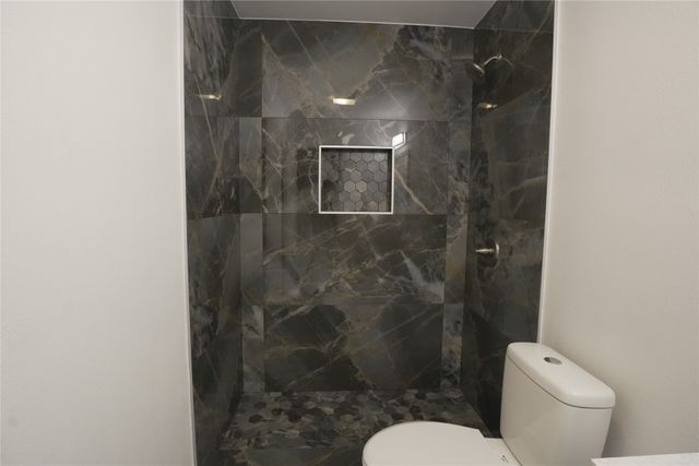 706 Midway Drive W, Euless, TX 76039