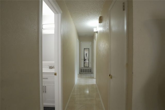 706 Midway Drive W, Euless, TX 76039