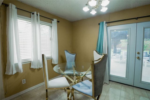 706 Midway Drive W, Euless, TX 76039