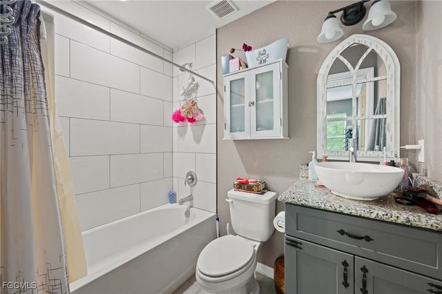 5011 Dania CIR, Labelle, FL 33935