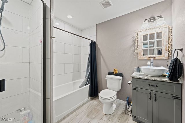 5011 Dania CIR, Labelle, FL 33935