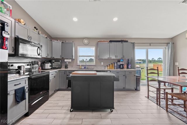 5011 Dania CIR, Labelle, FL 33935