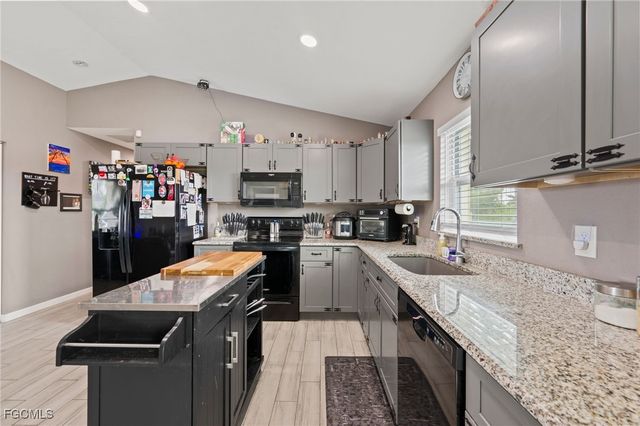 5011 Dania CIR, Labelle, FL 33935