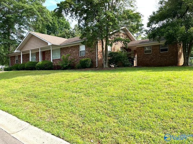 3500 Colonial Drive, Guntersville, AL 35976