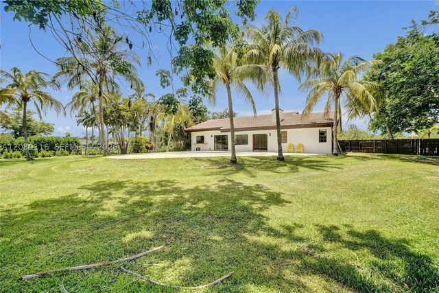 11460 SW 1st Ct, Plantation, FL 33325