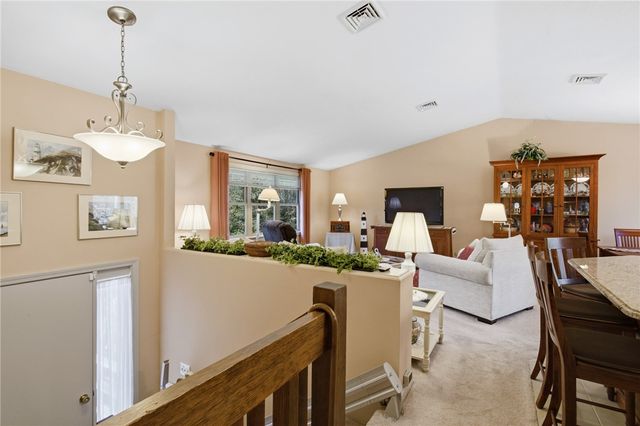 11 Wendy Lane, South Kingstown, RI 02879